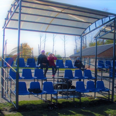 Купить Трибуна для зрителей 3 ряда на 20 мест с навесом и перилами в Усть-Лабинске 